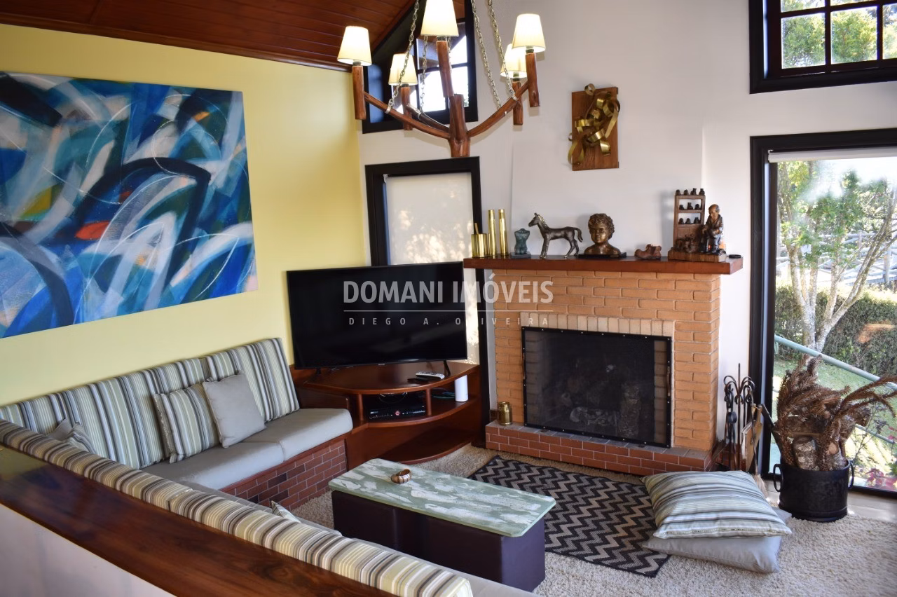 Casa de 2,500 m² em Campos do Jordão, SP