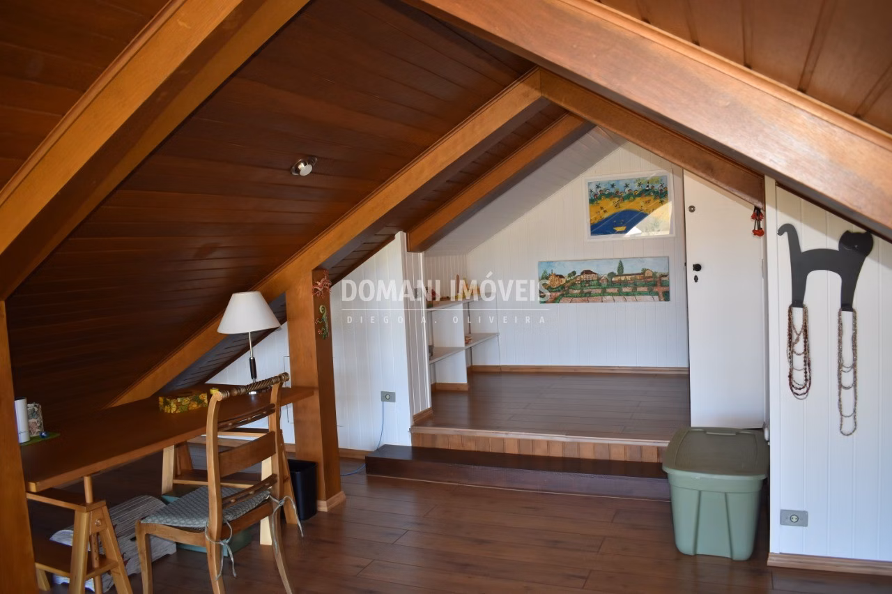 Casa de 2,500 m² em Campos do Jordão, SP