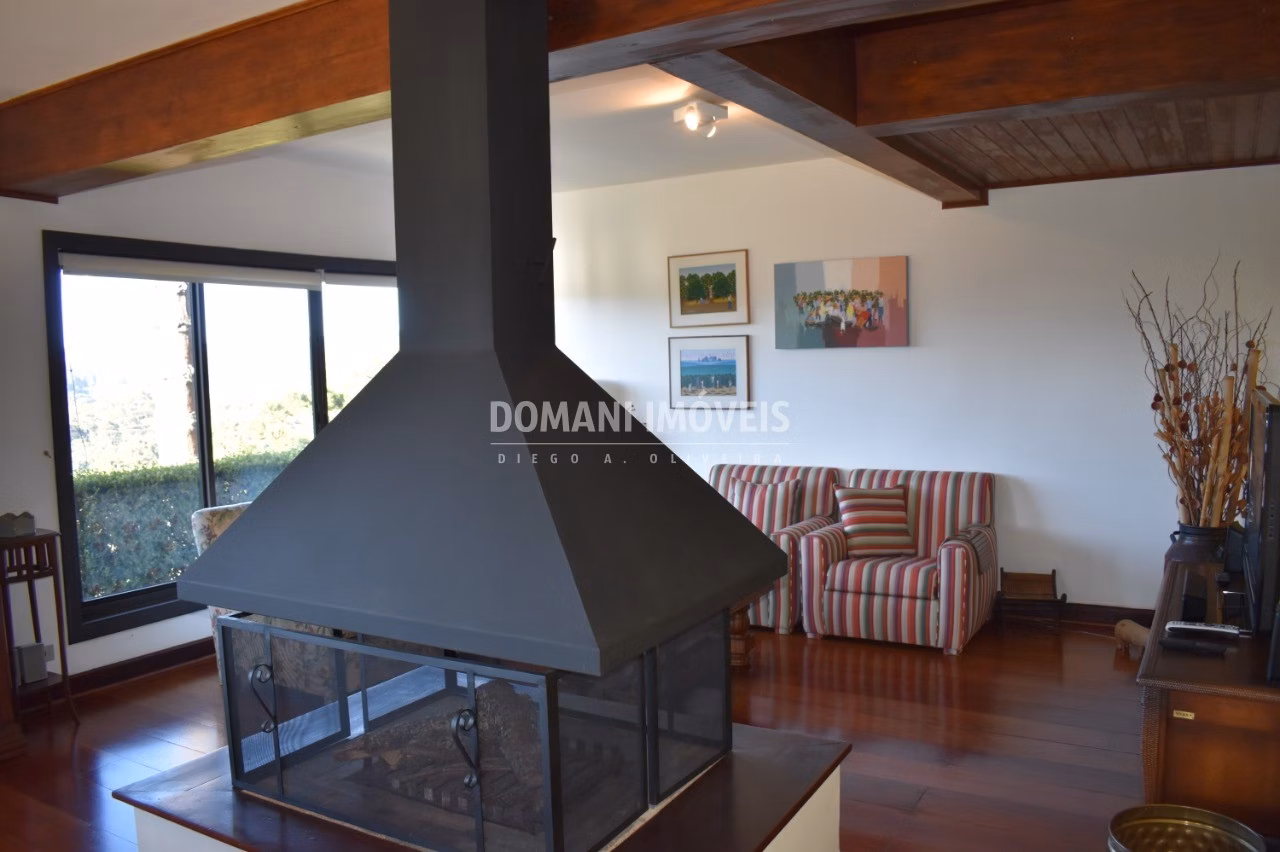 Casa de 2,500 m² em Campos do Jordão, SP