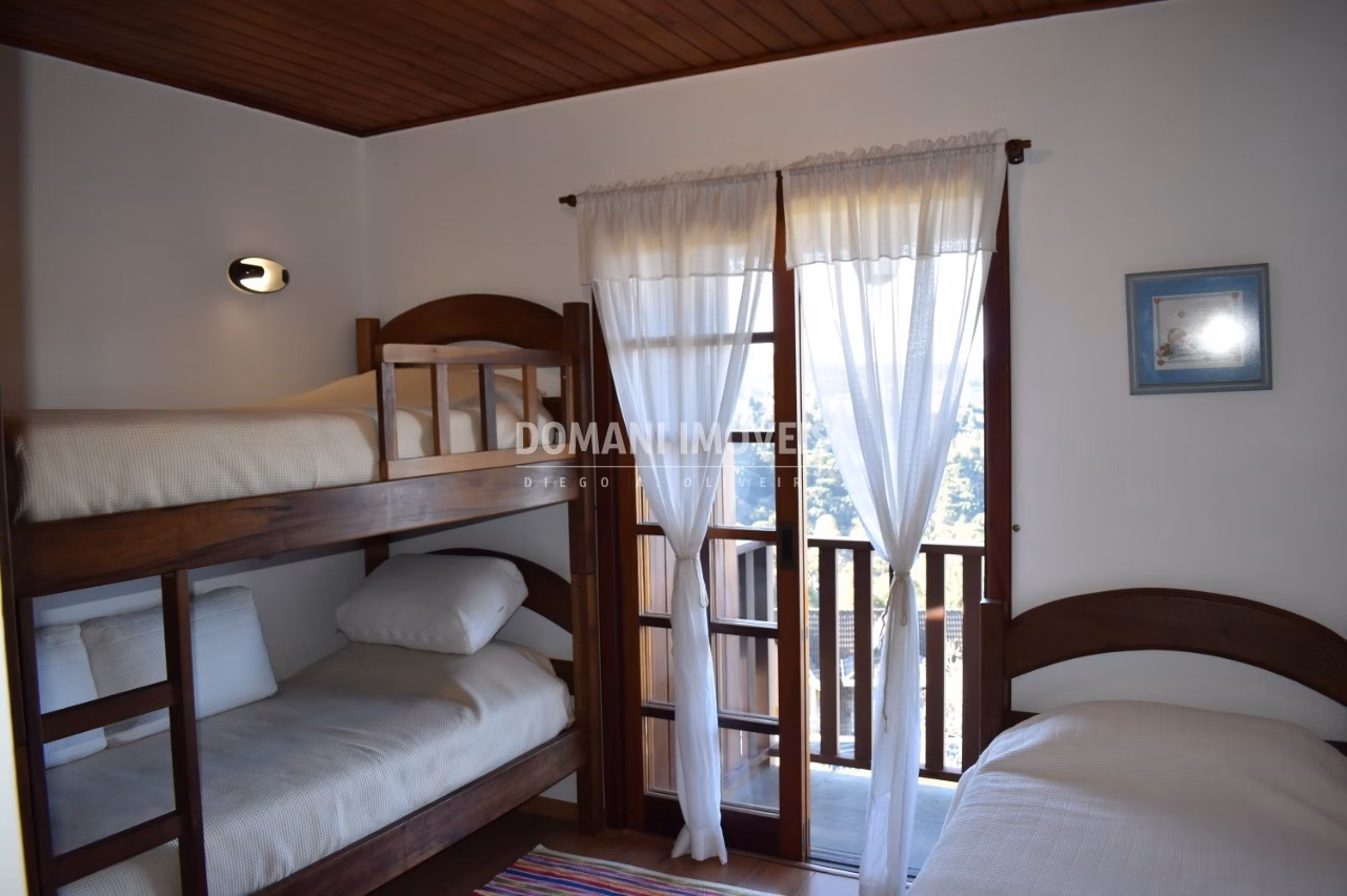 Casa de 2,500 m² em Campos do Jordão, SP