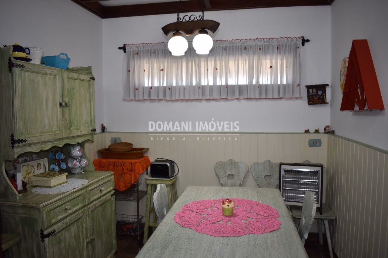 Casa de 2,500 m² em Campos do Jordão, SP