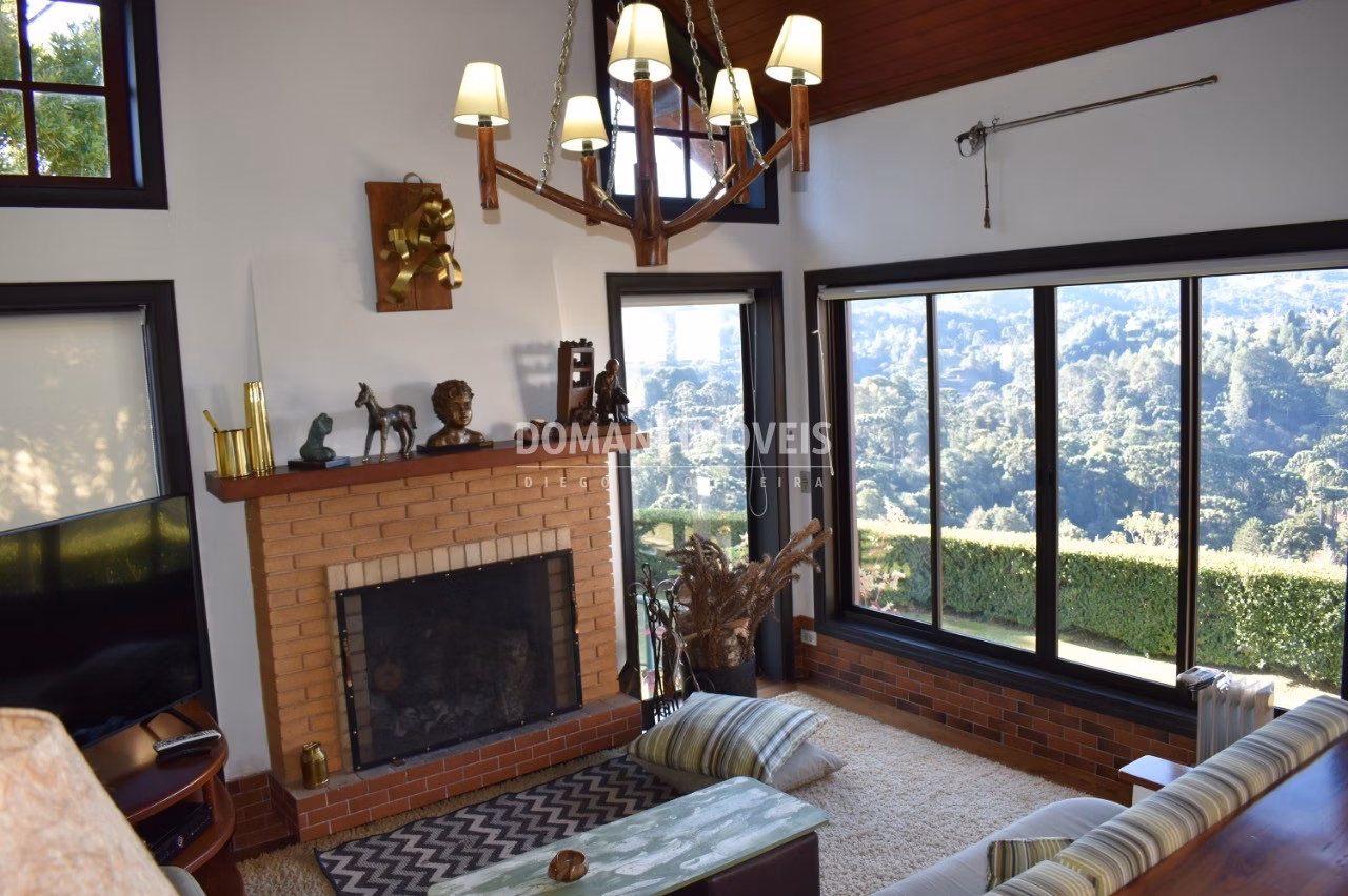 Casa de 2,500 m² em Campos do Jordão, SP