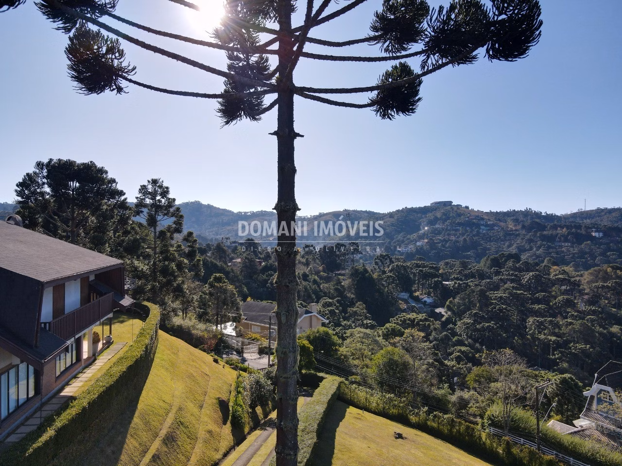 Casa de 2,500 m² em Campos do Jordão, SP