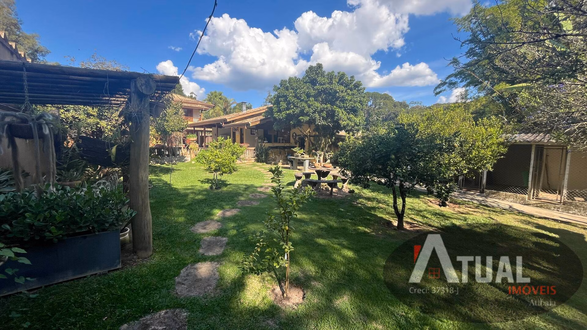 Casa de 976 m² em Bom Jesus dos Perdões, SP