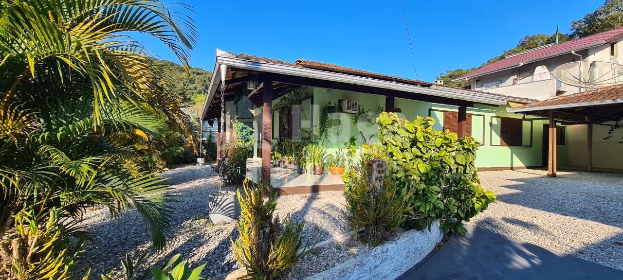 Casa de 440 m² em Brusque, SC