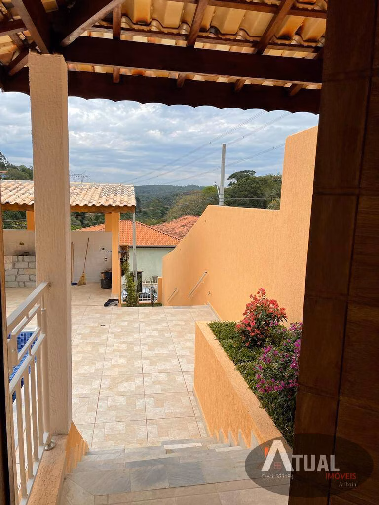 Casa de 300 m² em Mairiporã, SP