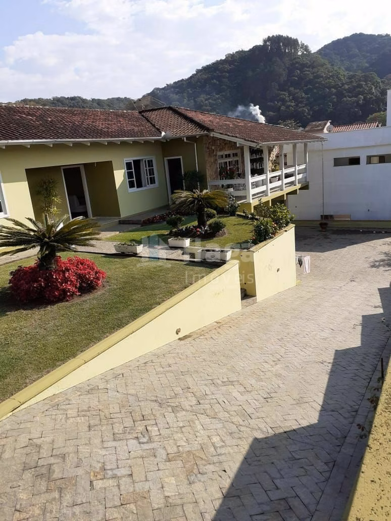 Casa de 561 m² em Brusque, SC