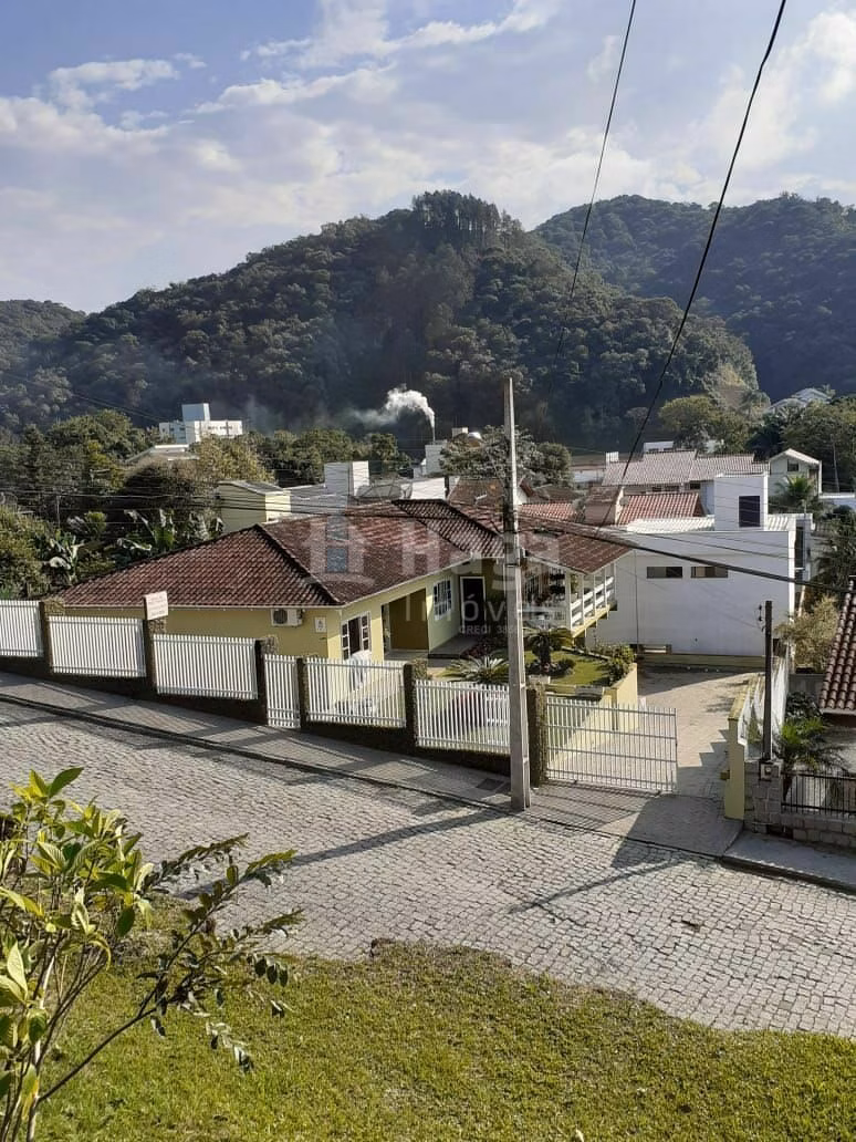 Casa de 561 m² em Brusque, SC