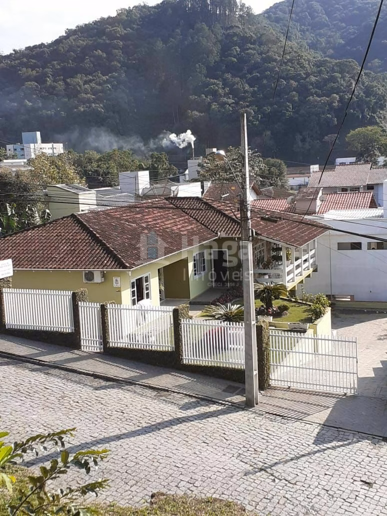 Casa de 561 m² em Brusque, SC