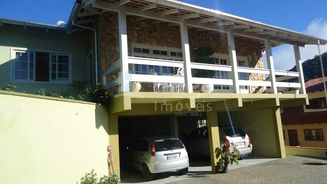 Casa de 561 m² em Brusque, SC