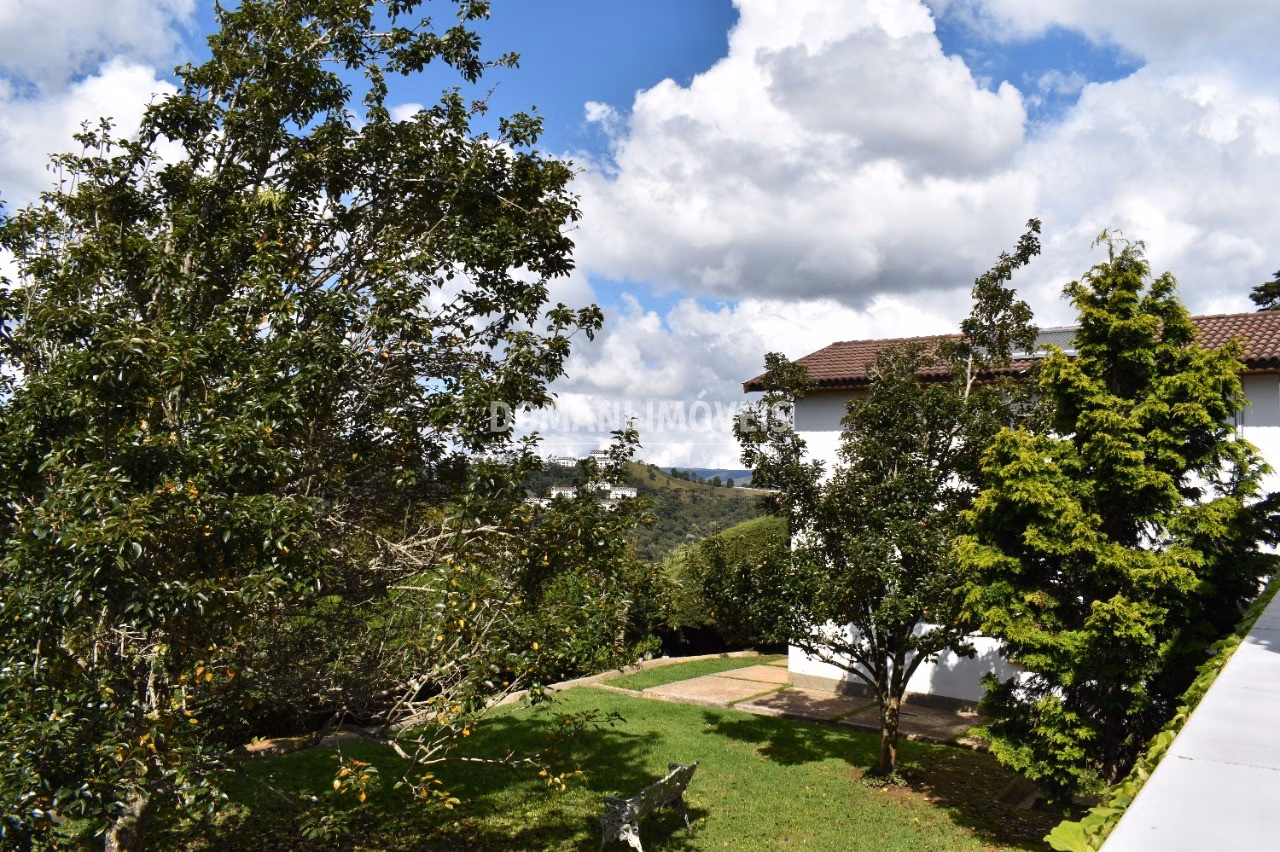 Casa de 1,010 m² em Campos do Jordão, SP