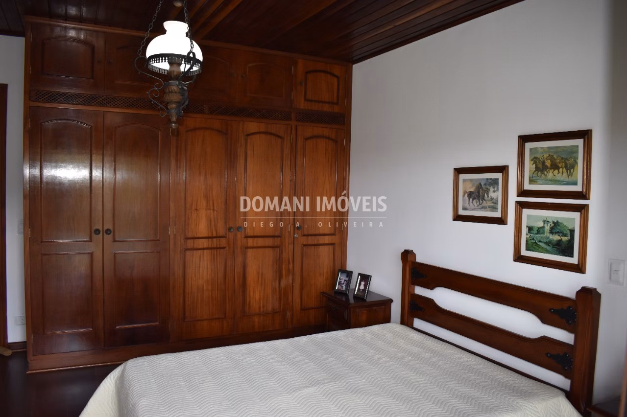 Casa de 1,010 m² em Campos do Jordão, SP