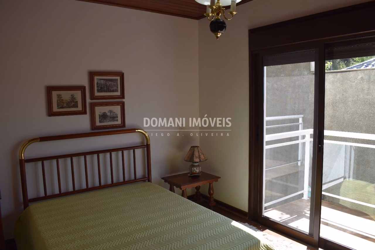 Casa de 1,010 m² em Campos do Jordão, SP