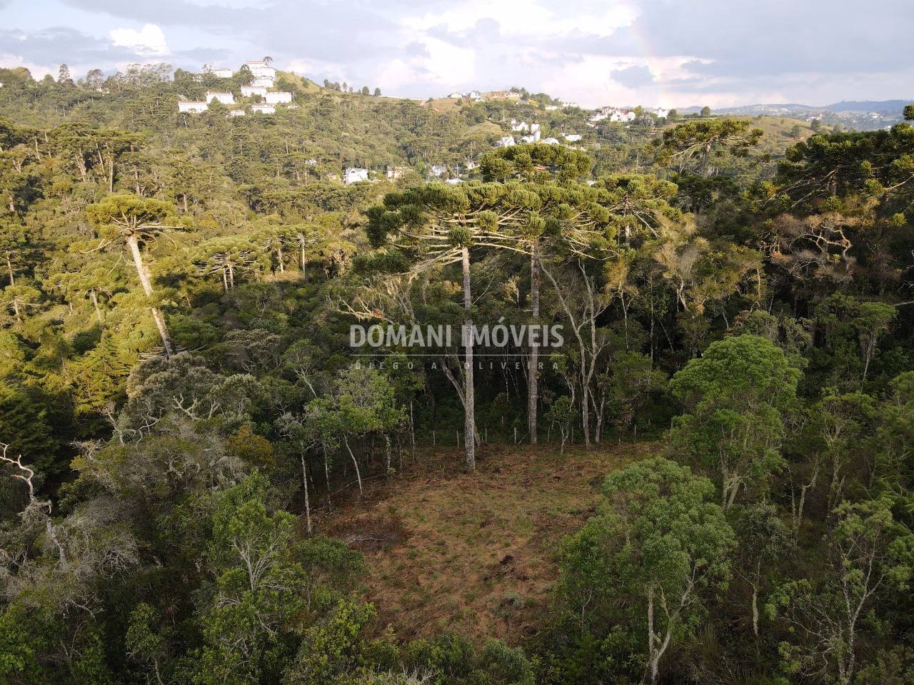 Terreno de 1.060 m² em Campos do Jordão, SP