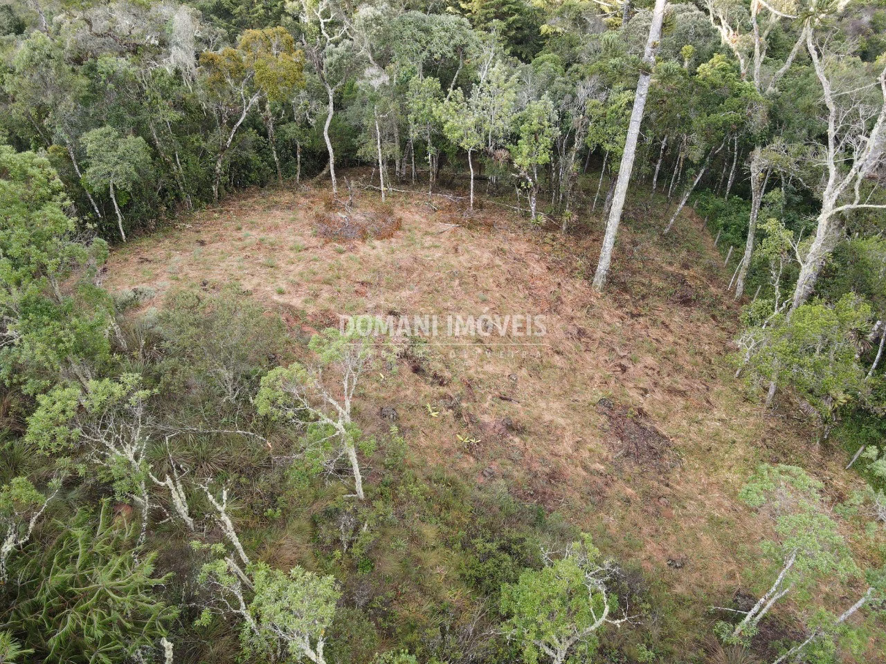 Terreno de 1.060 m² em Campos do Jordão, SP