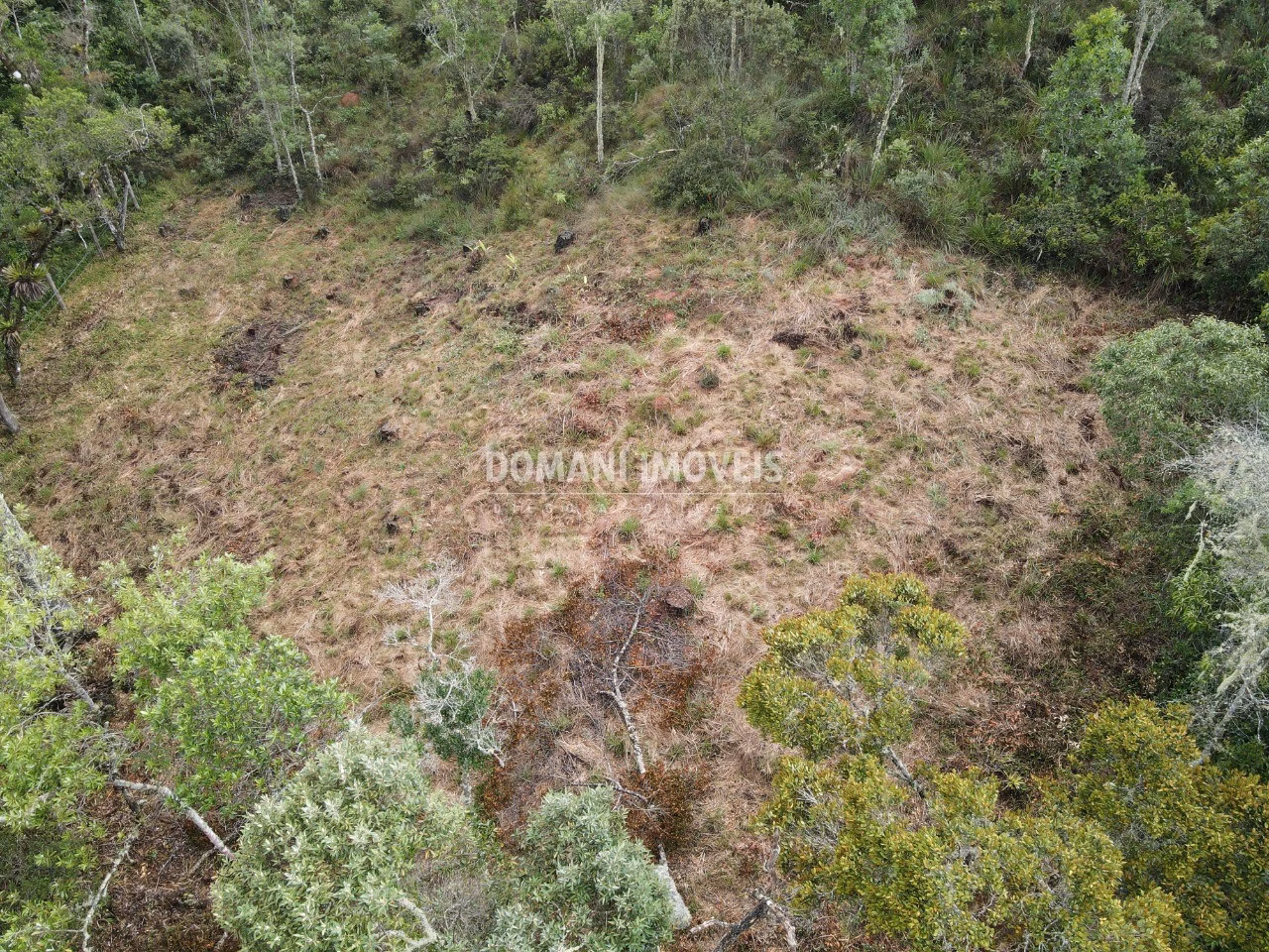 Terreno de 1.060 m² em Campos do Jordão, SP