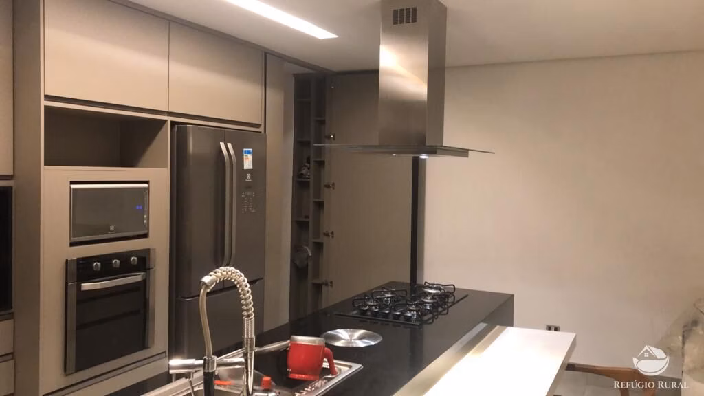 Chácara de 3.500 m² em Igaratá, SP