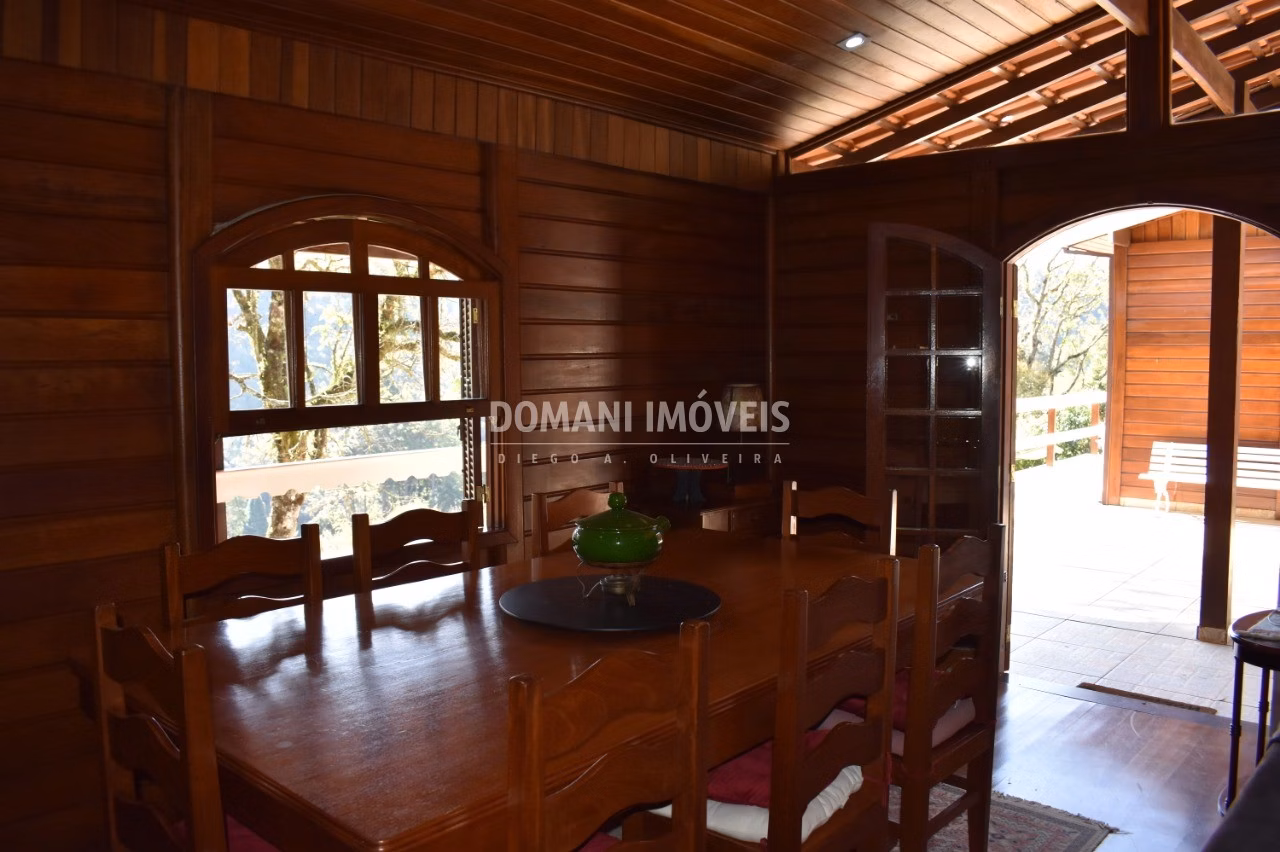 Casa de 1,010 m² em Campos do Jordão, SP