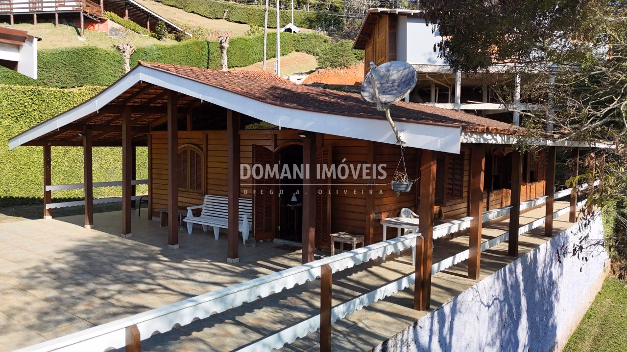 Casa de 1,010 m² em Campos do Jordão, SP