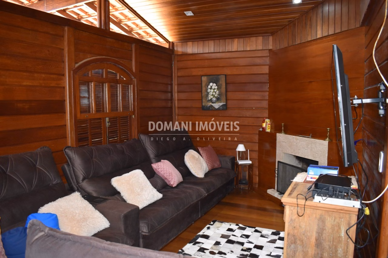Casa de 1,010 m² em Campos do Jordão, SP