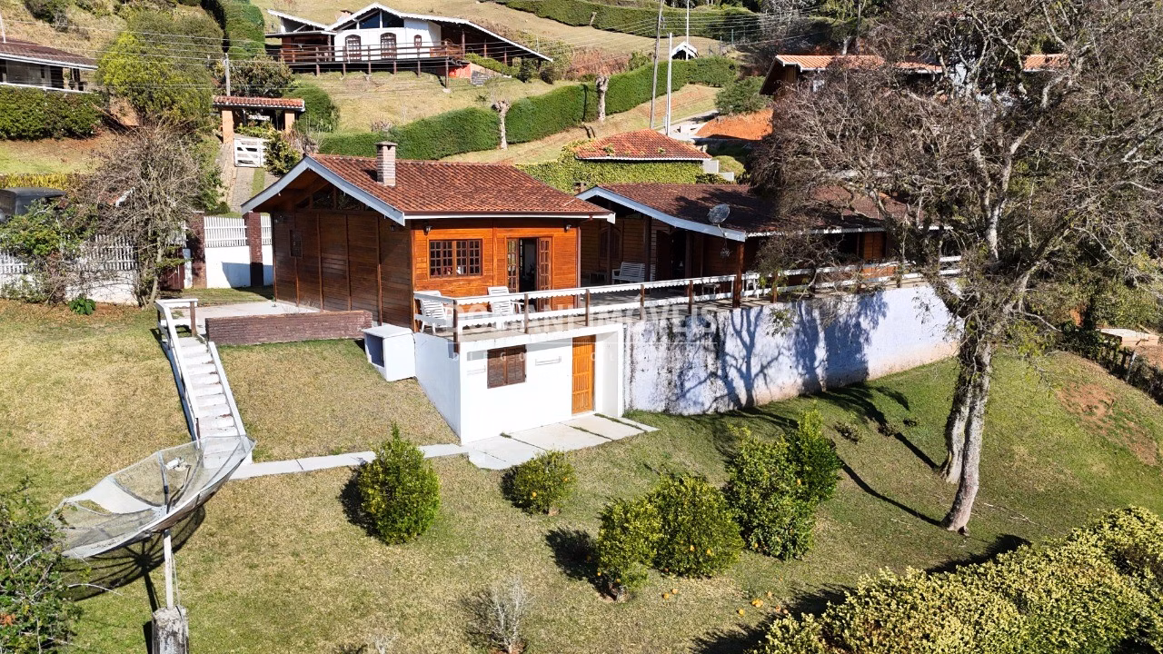 Casa de 1,010 m² em Campos do Jordão, SP