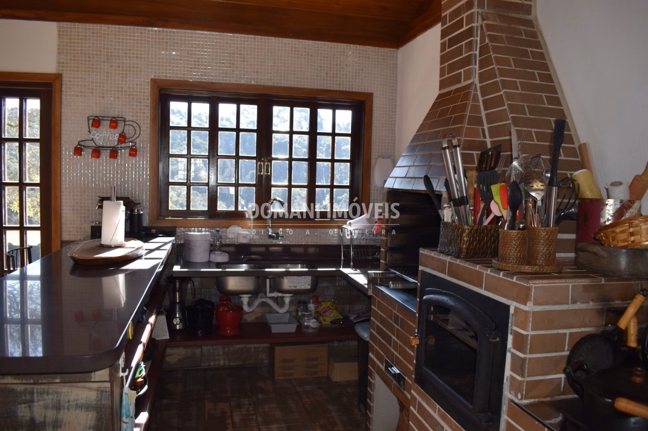 Casa de 1,010 m² em Campos do Jordão, SP