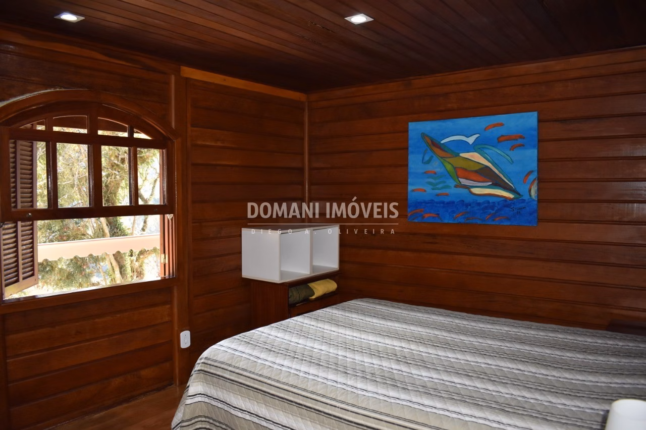 Casa de 1,010 m² em Campos do Jordão, SP