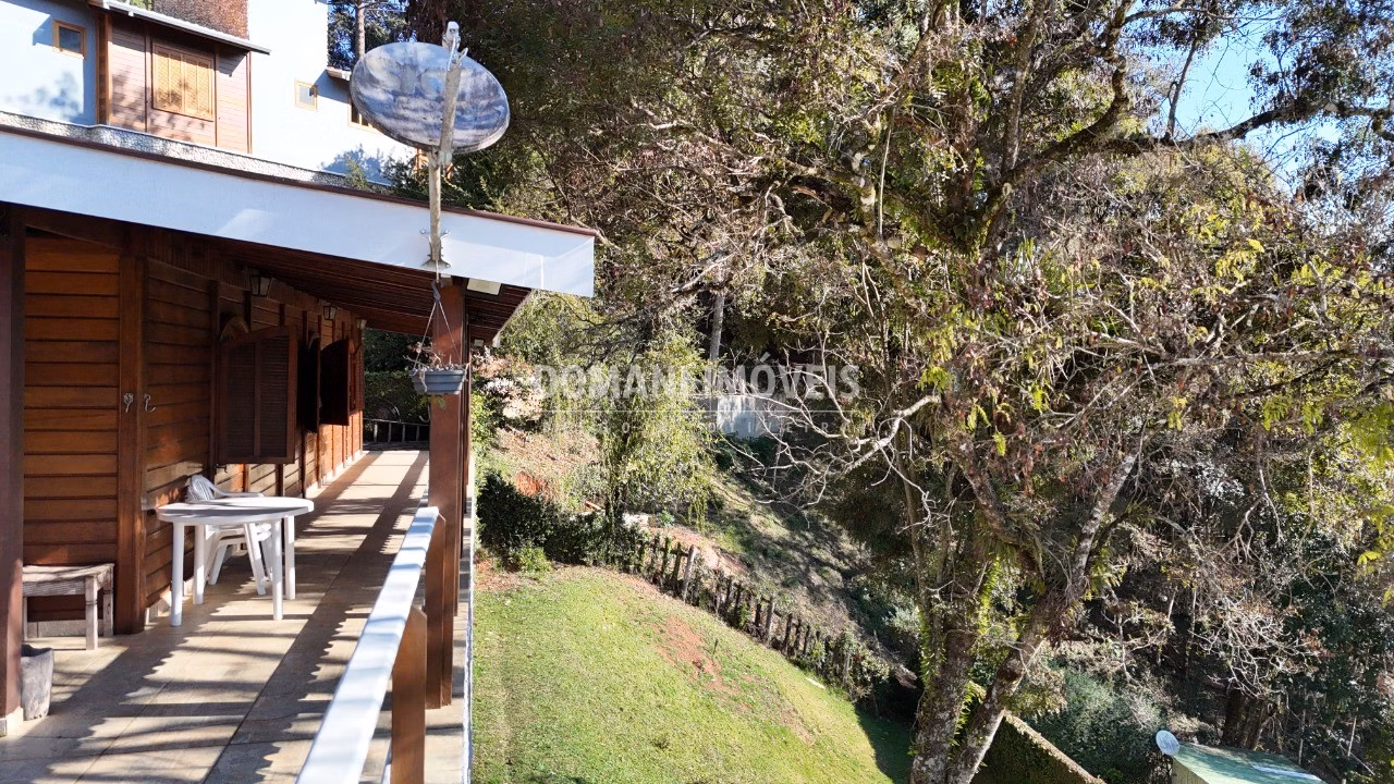 Casa de 1,010 m² em Campos do Jordão, SP