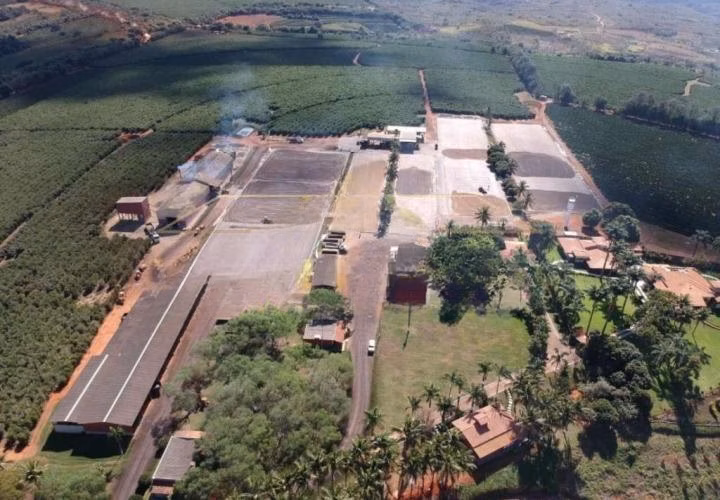 Fazenda de 1.526 ha em Piumhi, MG