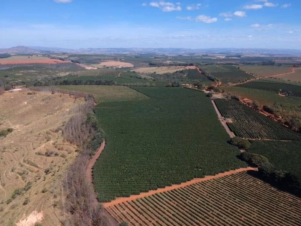 Fazenda de 1.526 ha em Piumhi, MG