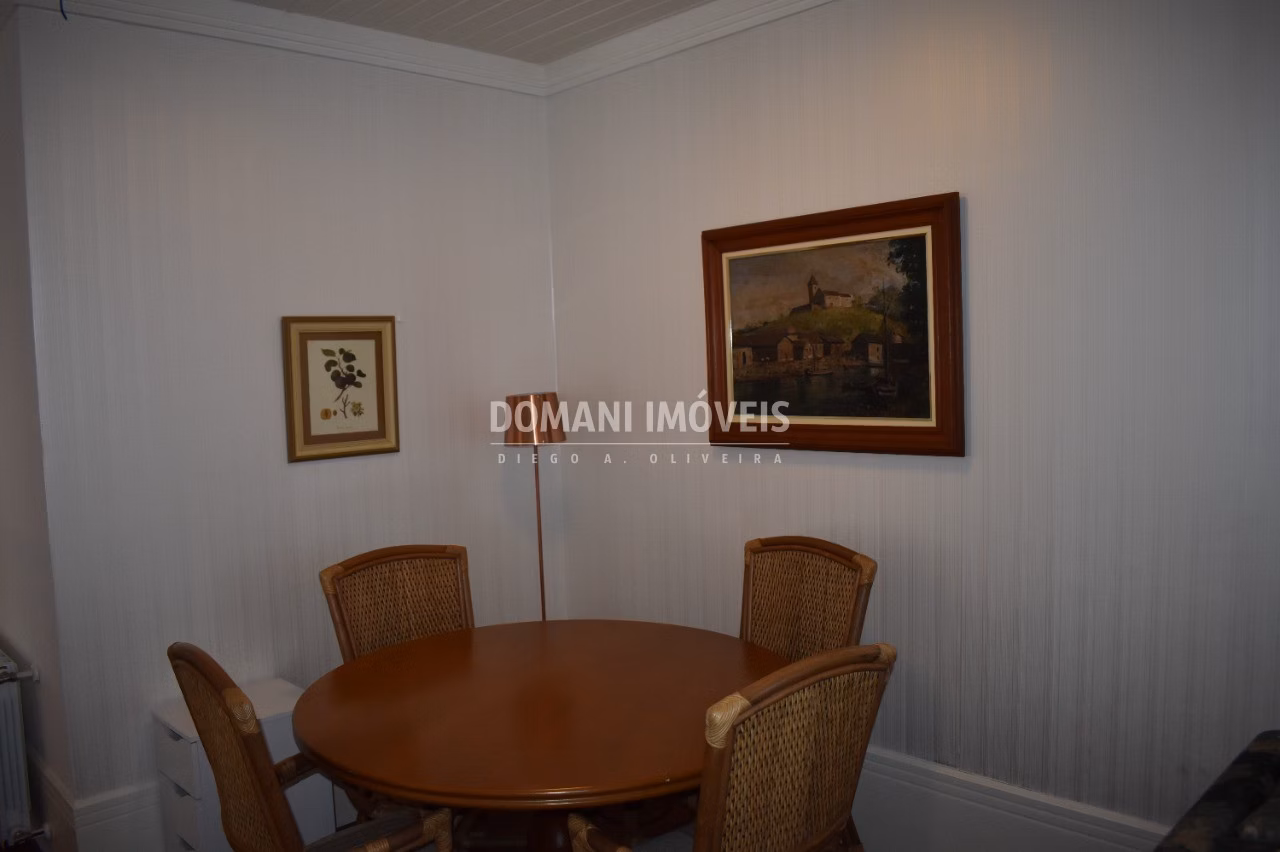 Casa de 1,750 m² em Campos do Jordão, SP