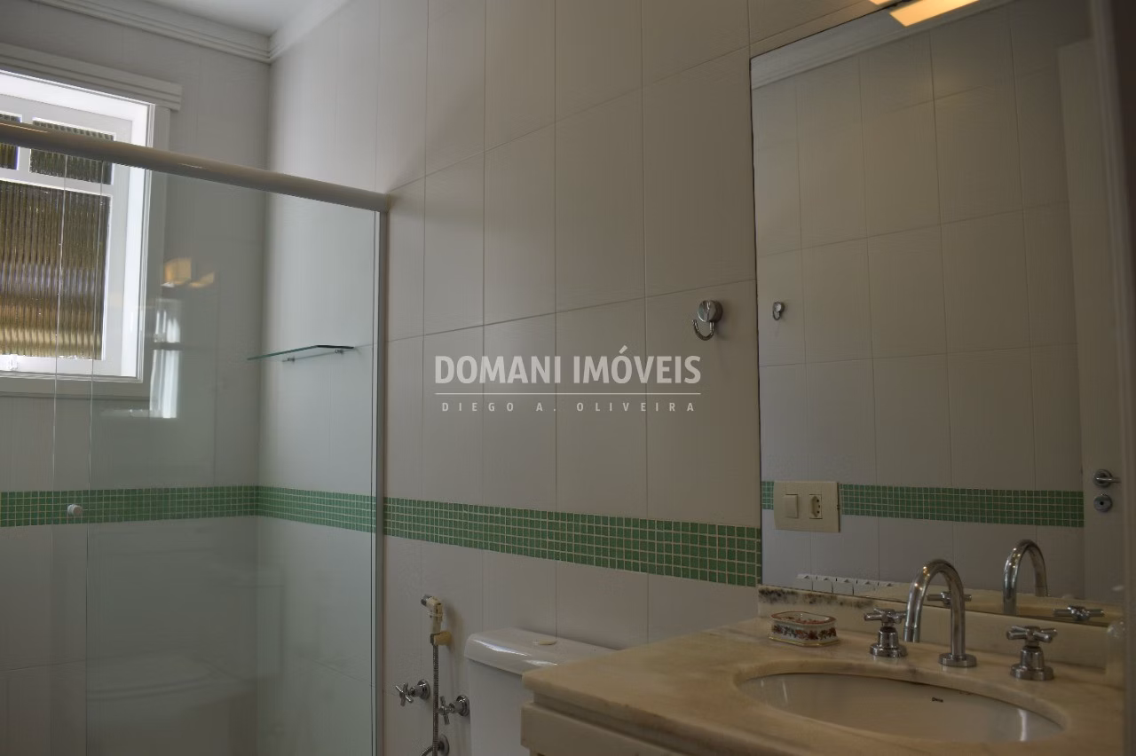 Casa de 1,750 m² em Campos do Jordão, SP