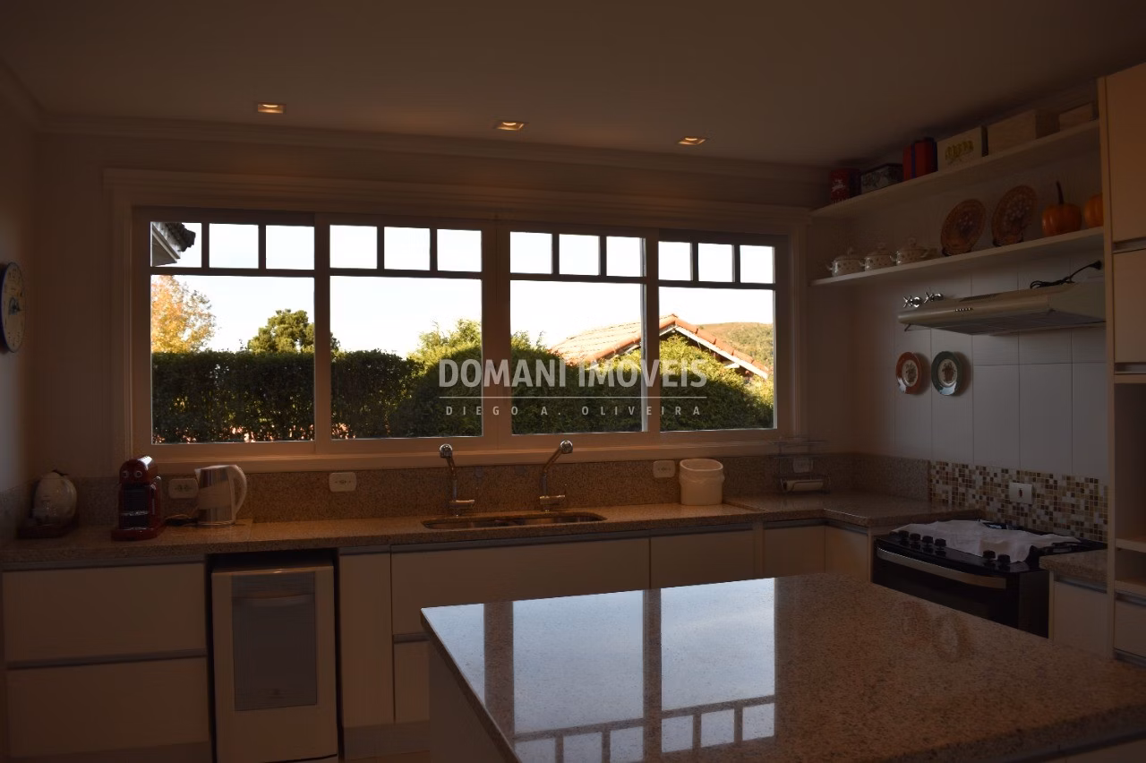 Casa de 1,750 m² em Campos do Jordão, SP