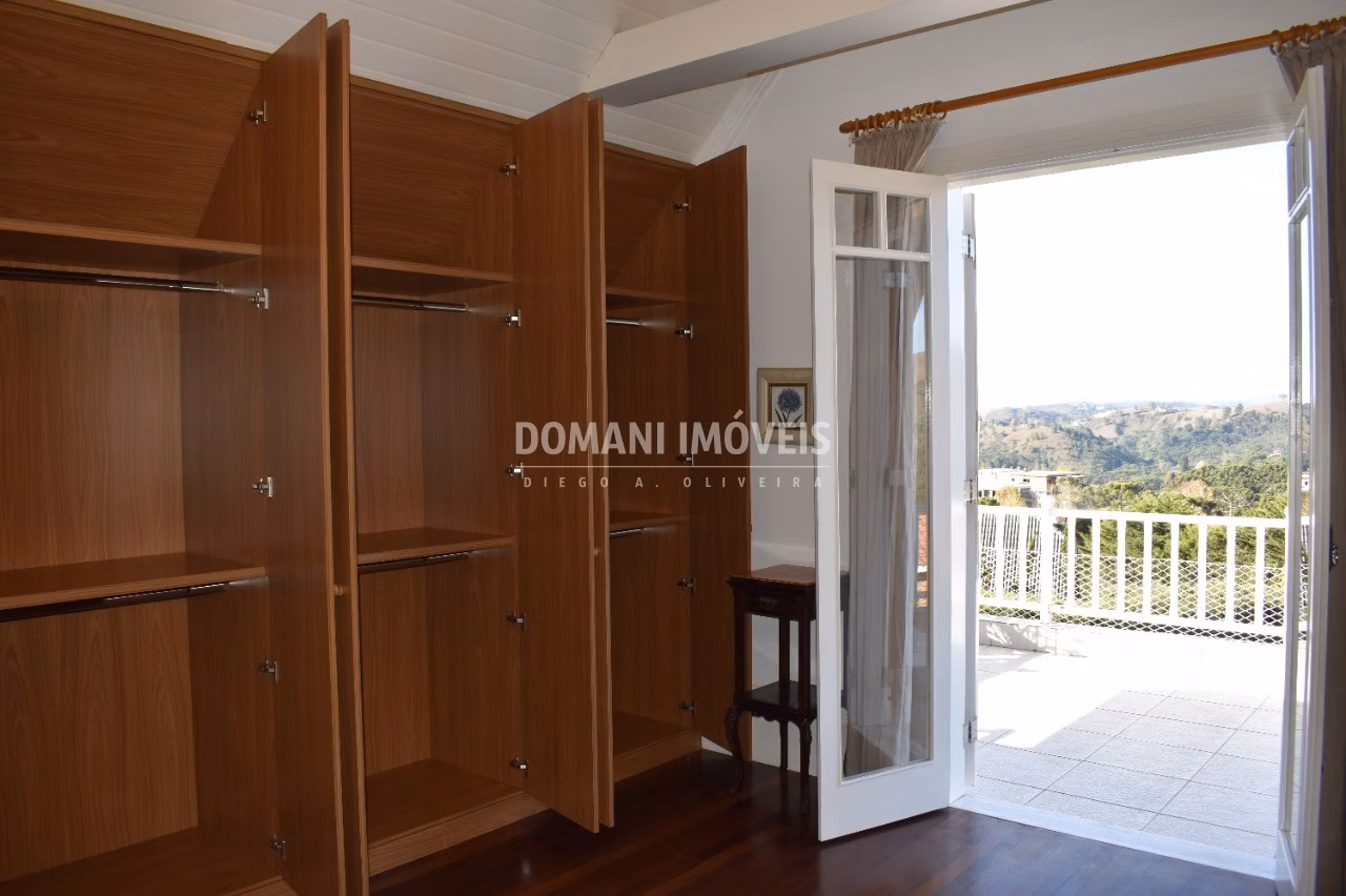 Casa de 1,750 m² em Campos do Jordão, SP
