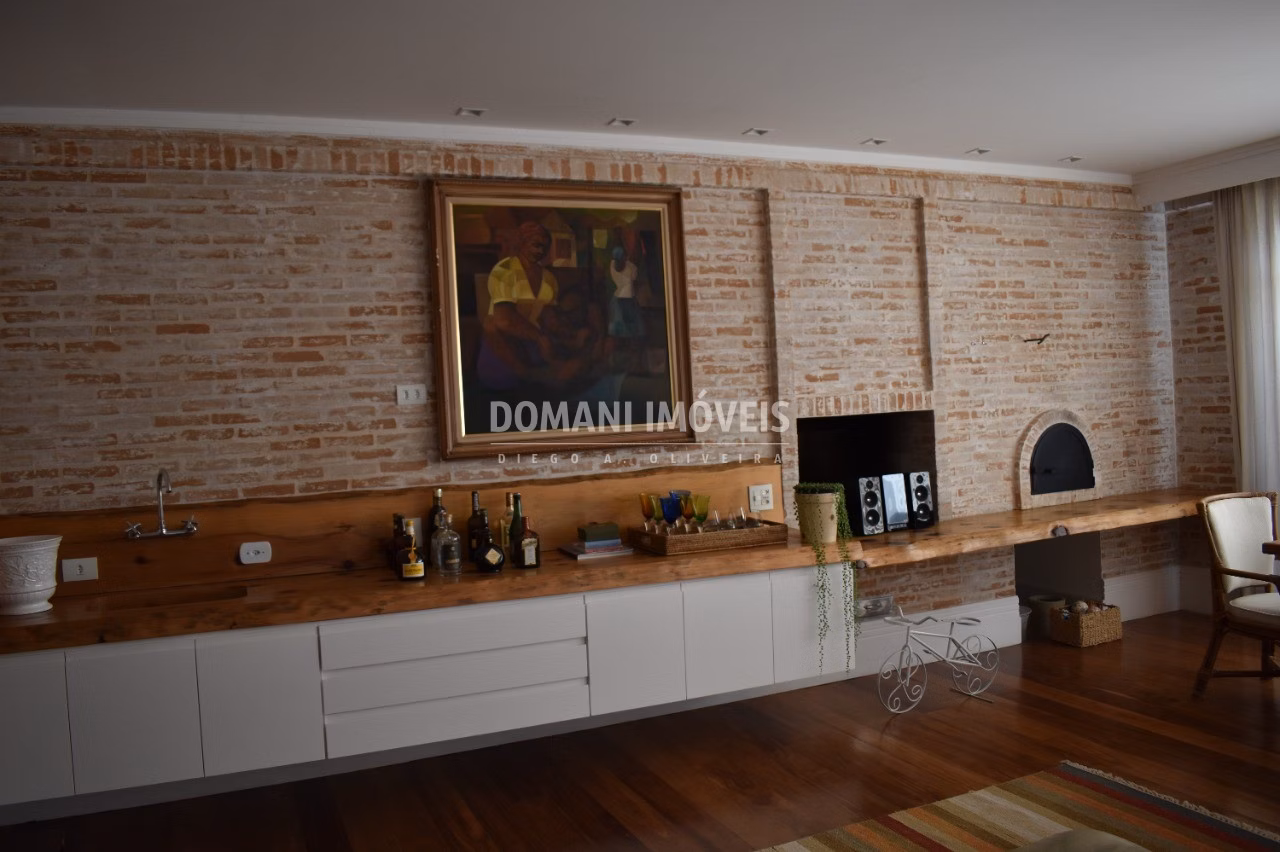 Casa de 1,750 m² em Campos do Jordão, SP