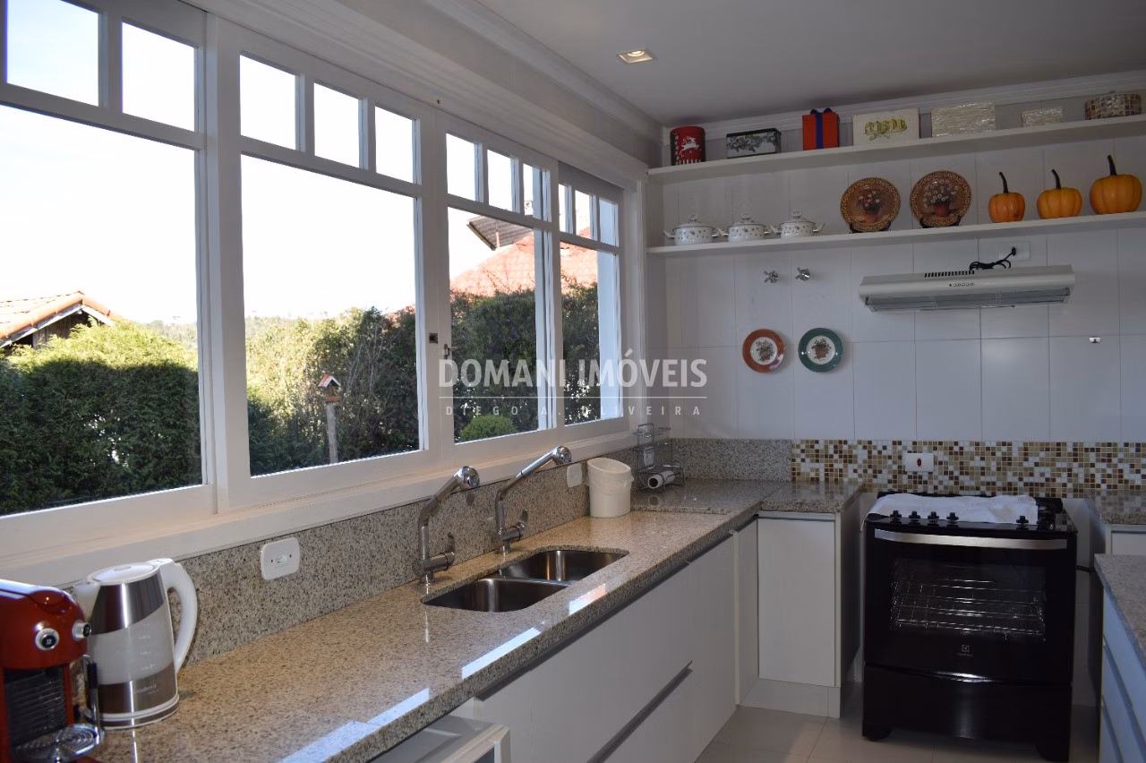 Casa de 1,750 m² em Campos do Jordão, SP