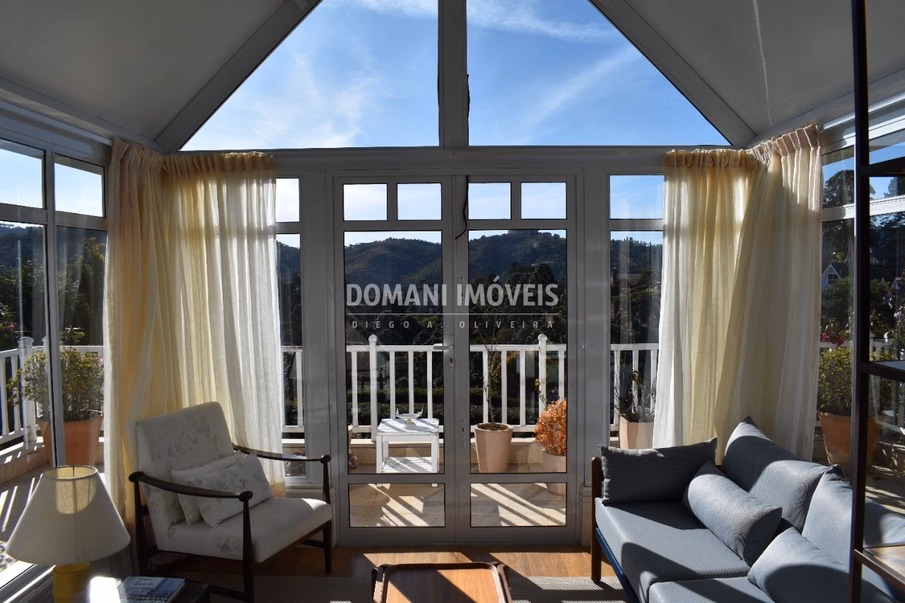 Casa de 1,750 m² em Campos do Jordão, SP