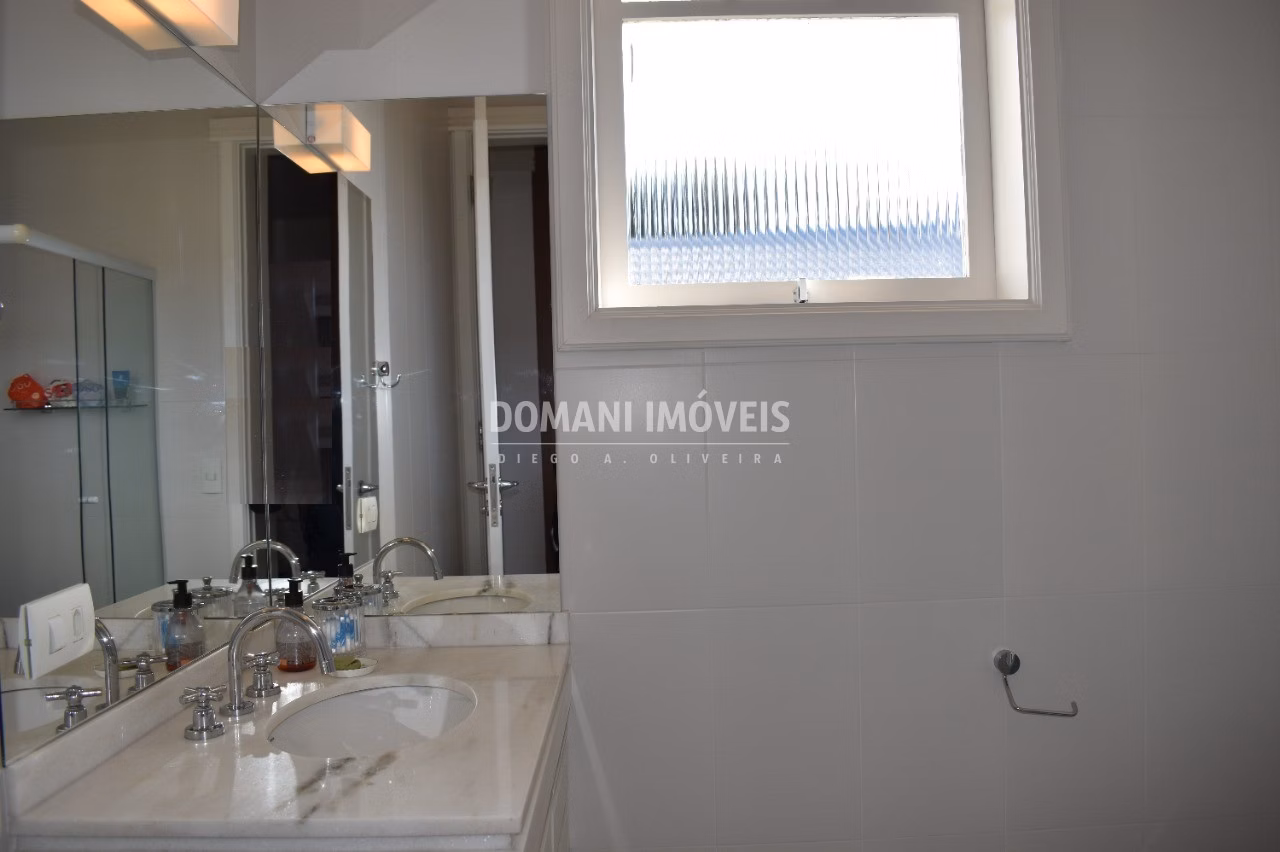 Casa de 1,750 m² em Campos do Jordão, SP