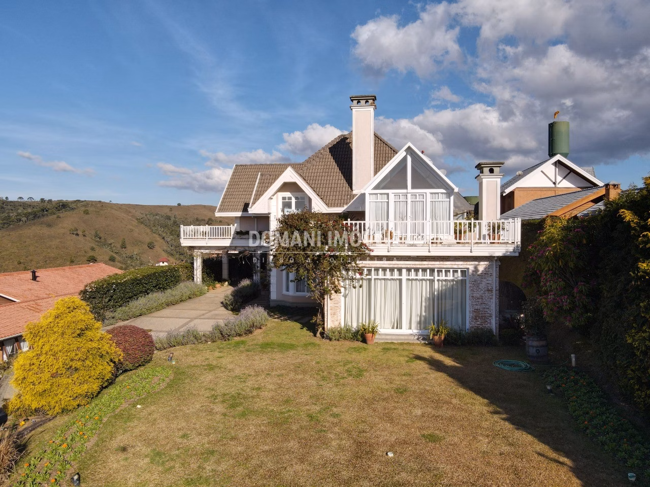 Casa de 1,750 m² em Campos do Jordão, SP