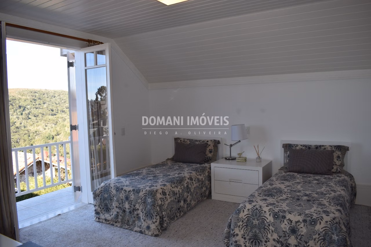 Casa de 1,750 m² em Campos do Jordão, SP
