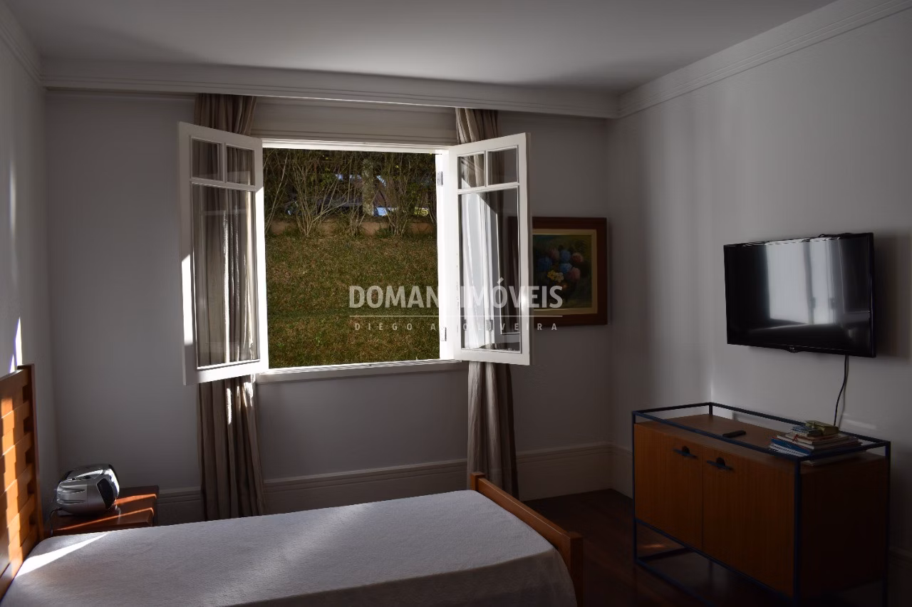 Casa de 1,750 m² em Campos do Jordão, SP