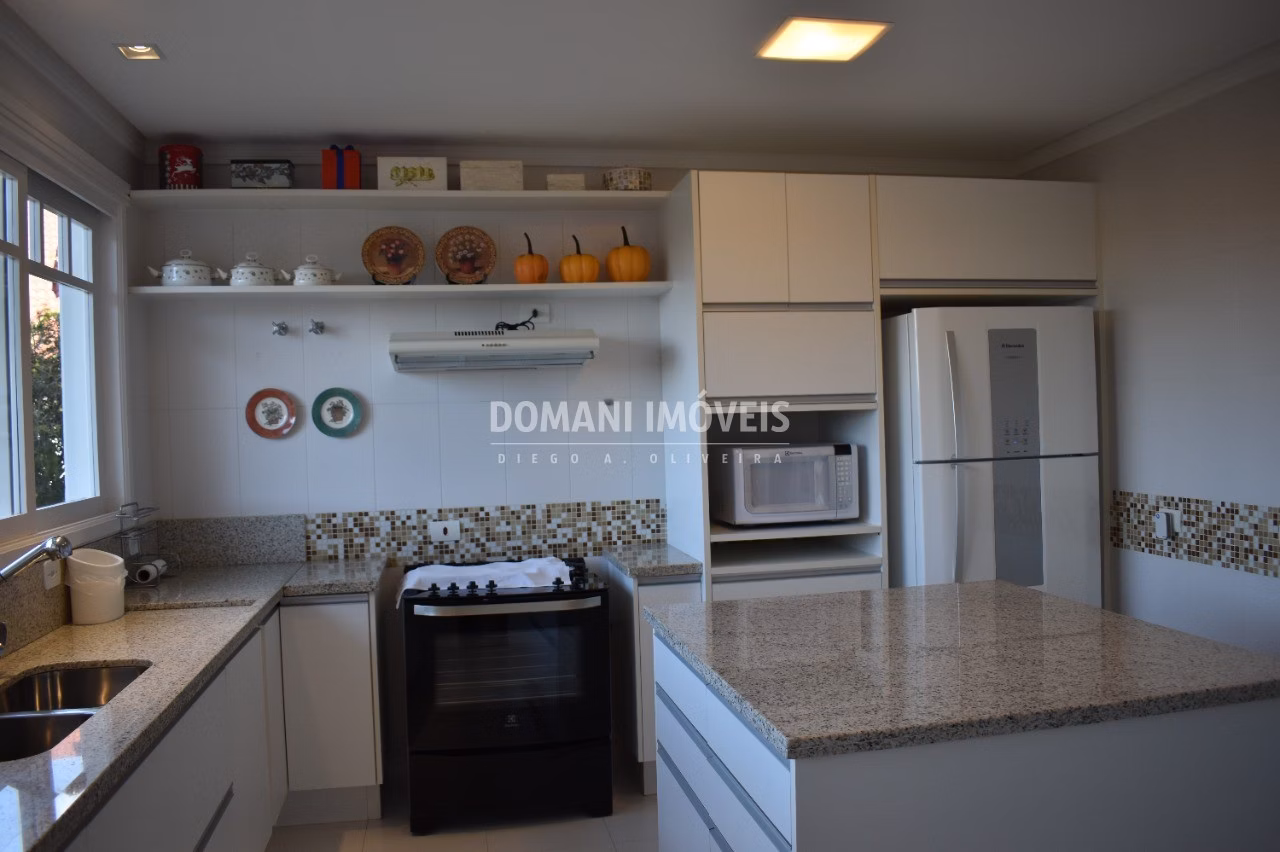Casa de 1,750 m² em Campos do Jordão, SP