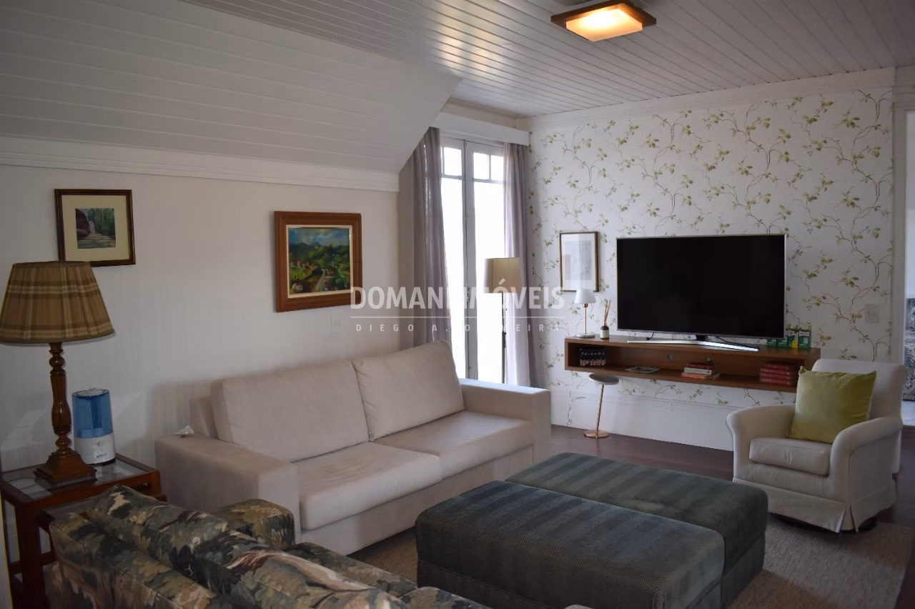 Casa de 1,750 m² em Campos do Jordão, SP