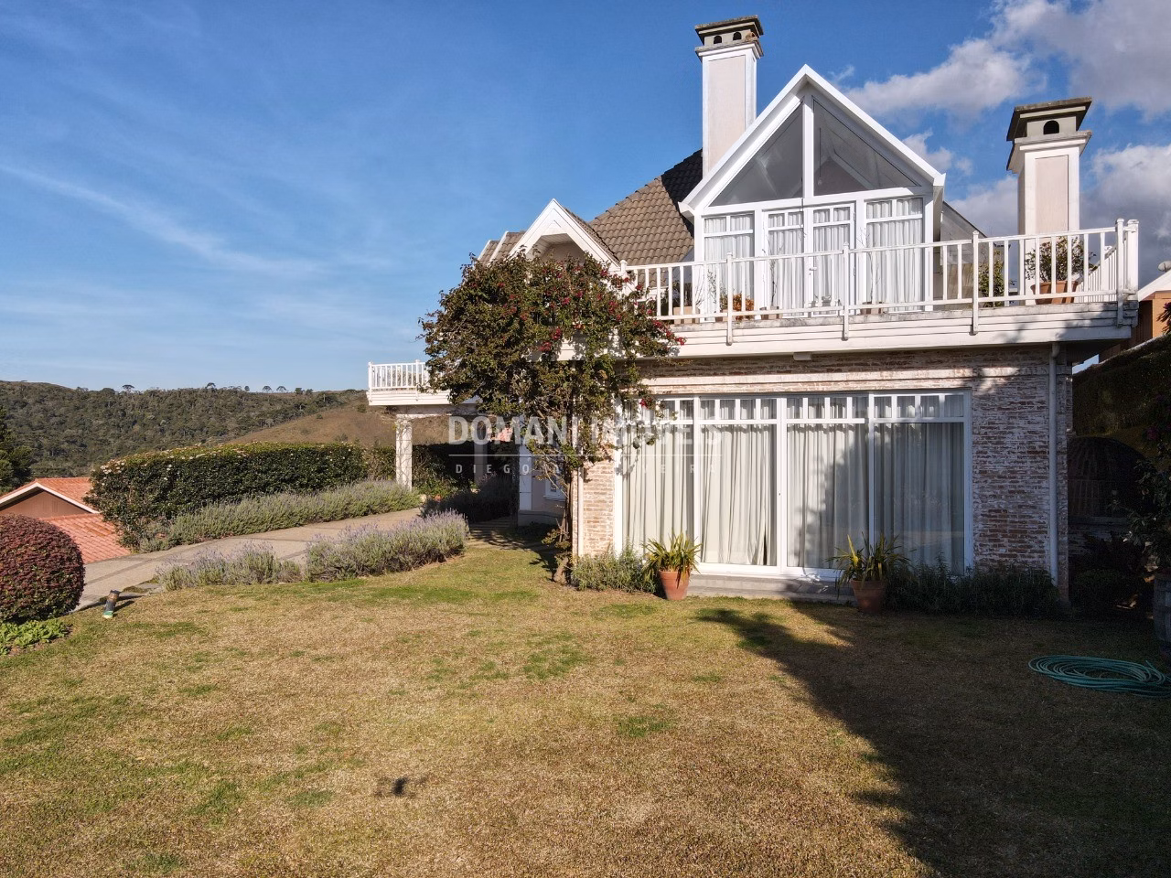 Casa de 1,750 m² em Campos do Jordão, SP