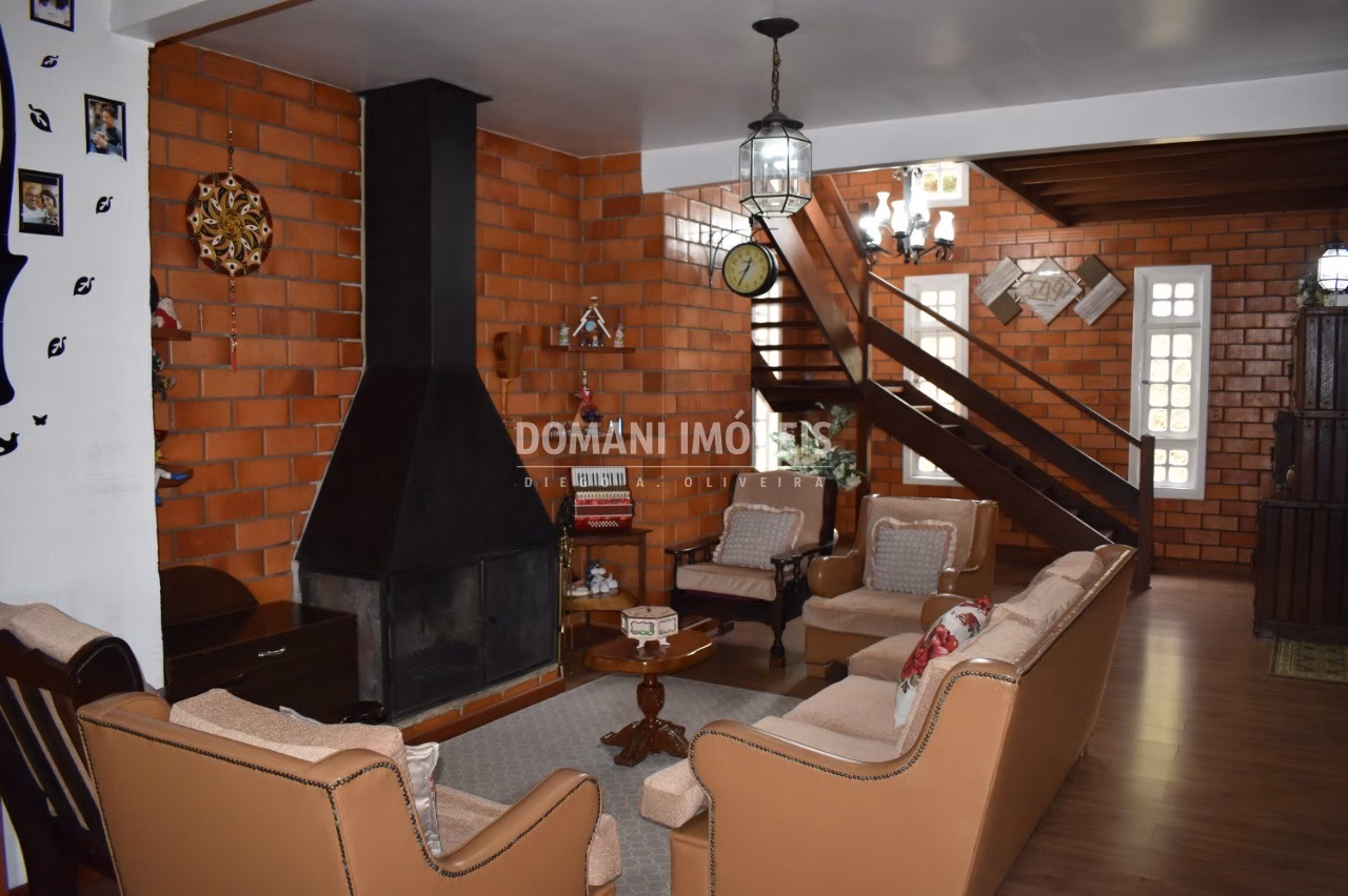 Casa de 1.030 m² em Campos do Jordão, SP