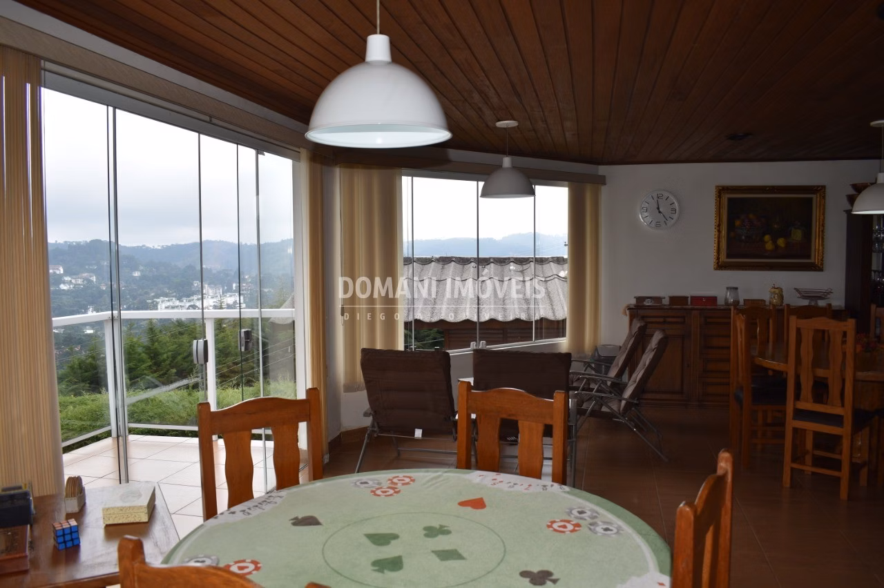Casa de 1.030 m² em Campos do Jordão, SP