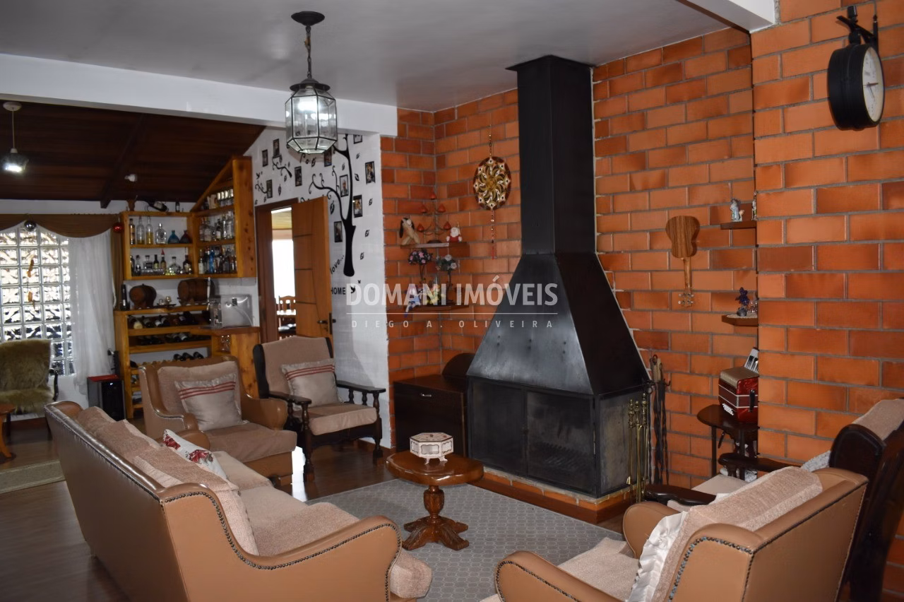 Casa de 1.030 m² em Campos do Jordão, SP