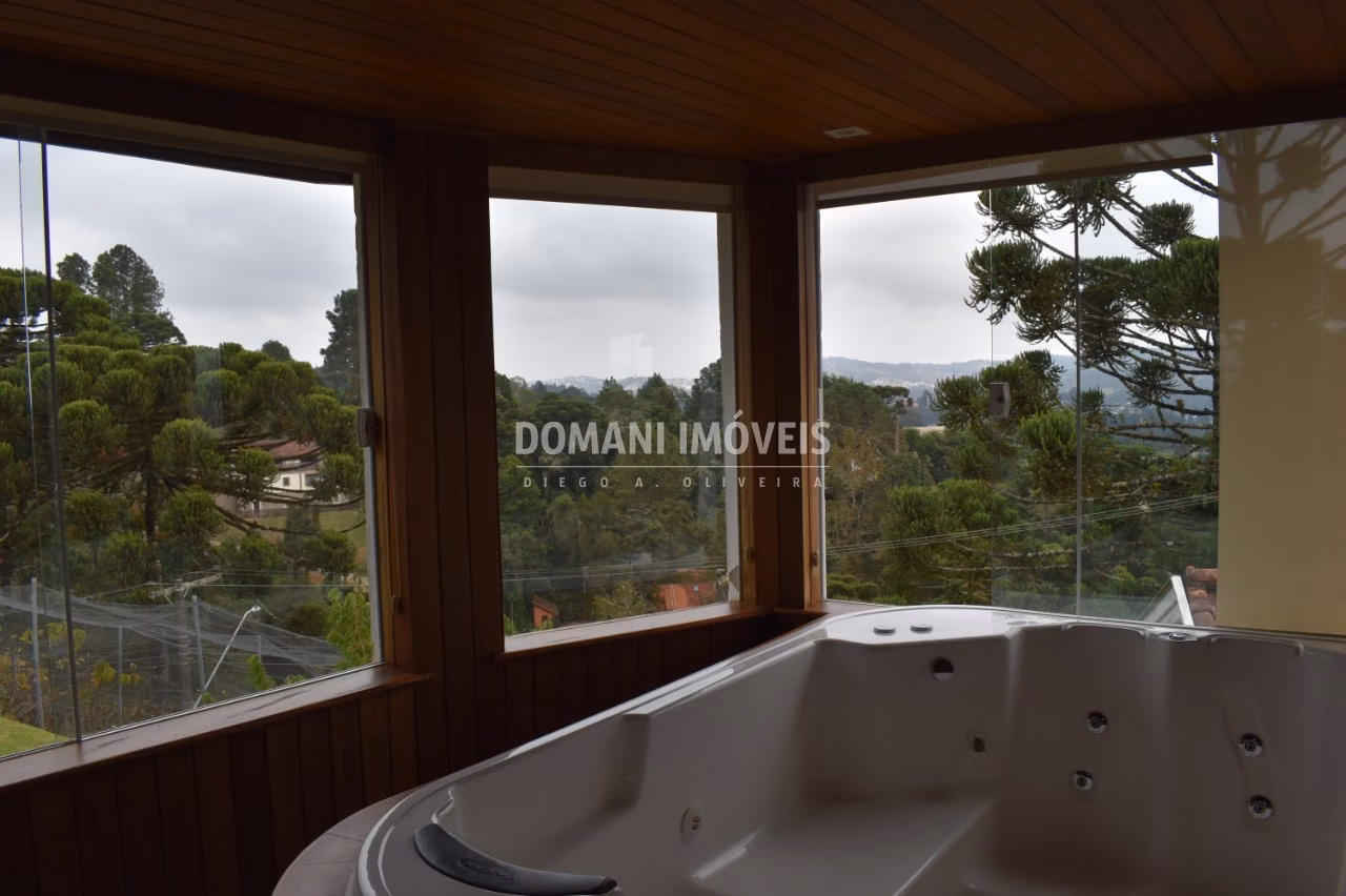 Casa de 1.030 m² em Campos do Jordão, SP