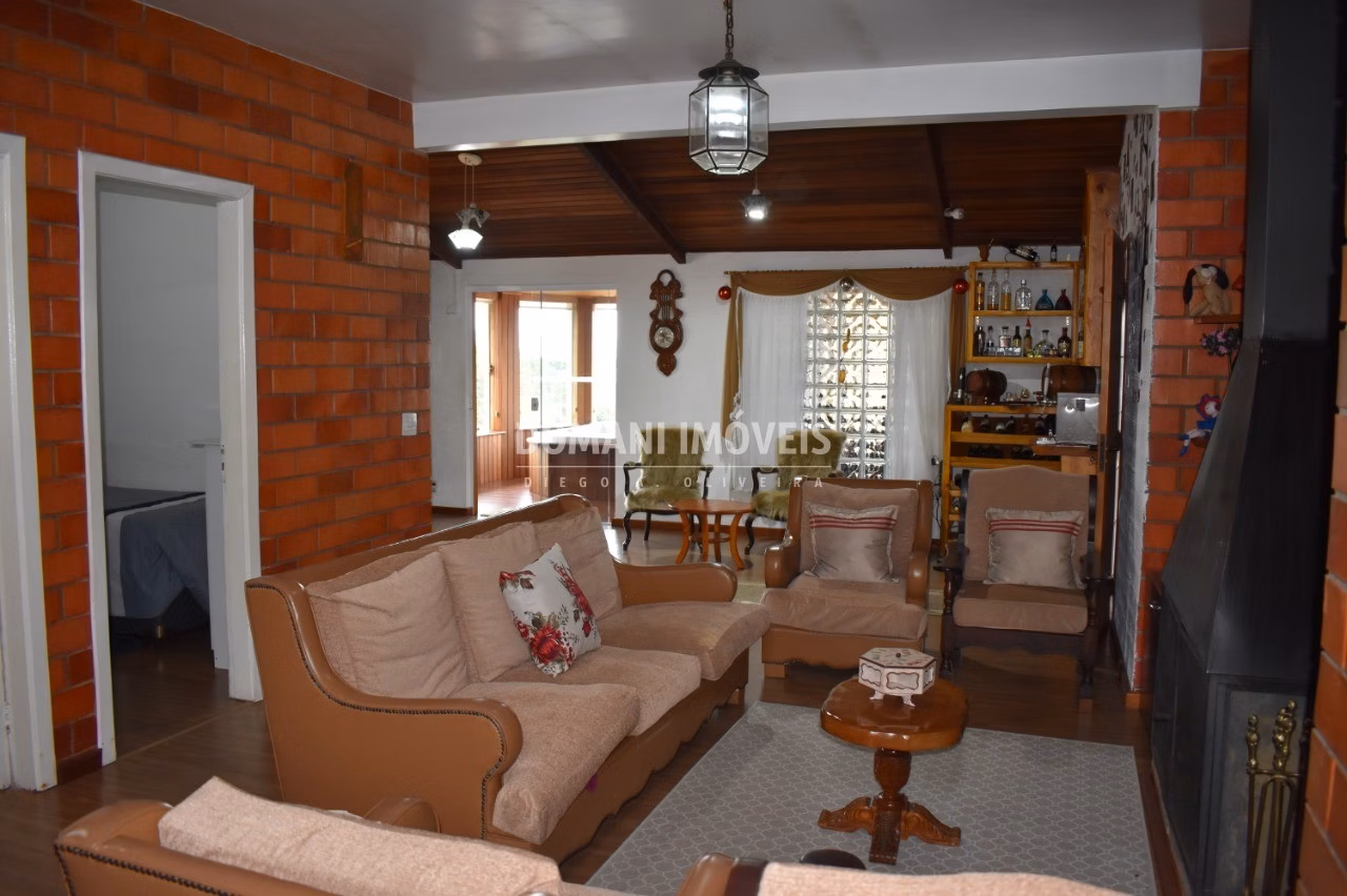 Casa de 1.030 m² em Campos do Jordão, SP