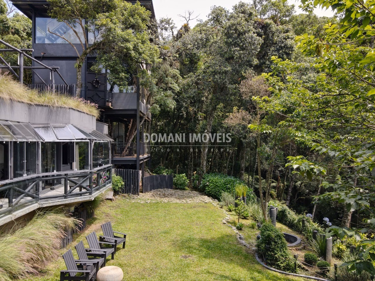 Casa de 2.600 m² em Campos do Jordão, SP